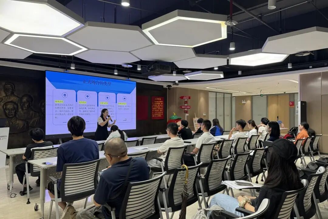 醒觉之我在丽江南山上夜校：海洋之神8590助力打工人夜晚“逆袭”记新闻配图
